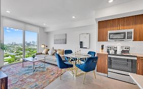 Beautiful Property With King Bed & Free Parking